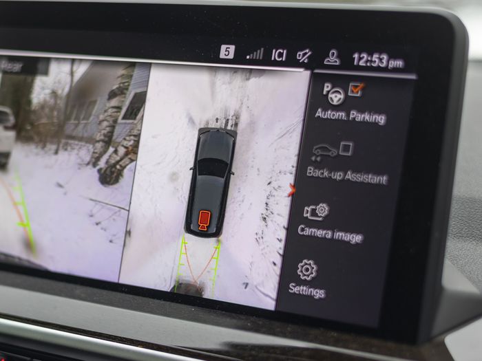 Reversing camera view shown on a dashboard screen